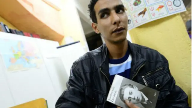 هدف محمد که به سارتر علاقه دارد، این است که روزی در یک دانشگاه فرانسوی جامعهشناسی درس بدهد