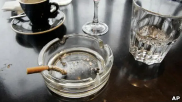 Стаканы и пепельница