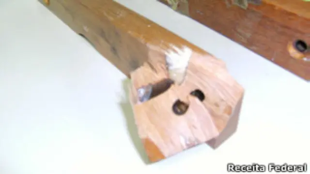 Cocaína oculta em níveis de construção (foto: Receita federal)