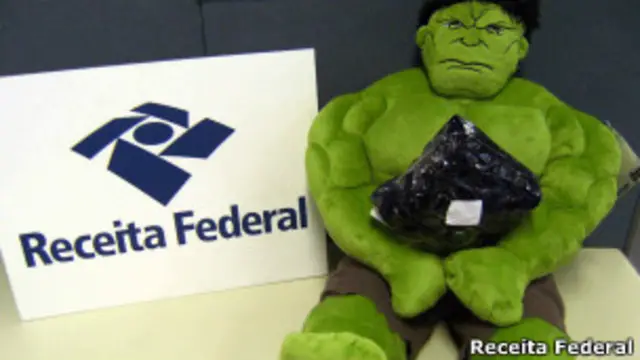 Drogas apreendidas em boneco de brinquedo (foto: Receita Federal)