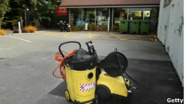 राइडर की पिटाई बार से निकलने के बाद हुई.