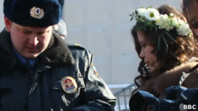 Чтобы сочетаться браком с Леониом Ковязиным Евгения Тарасова приехала из Кирова