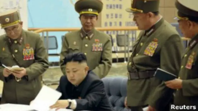 Kim Jong-un ve generalleri