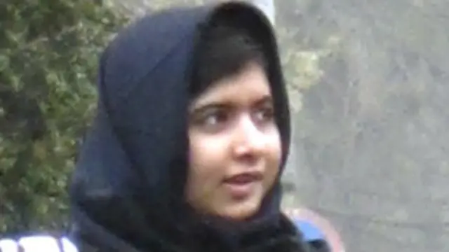 ملاله یوسفزۍ په نړۍ کې د نجونو د تعلیم د ودې لپاره د یوه سمبول په څېر مشهوره شوه. 