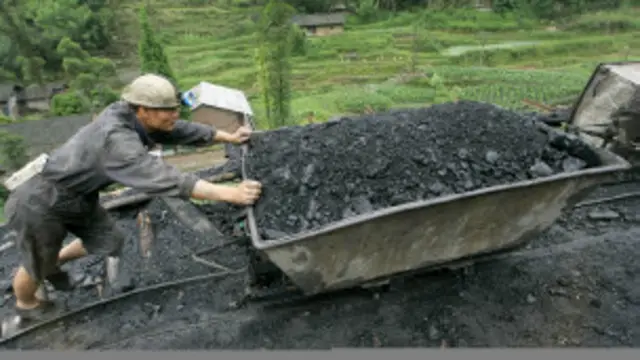 北京希望关闭中国各地陈旧的和消耗的小煤矿。