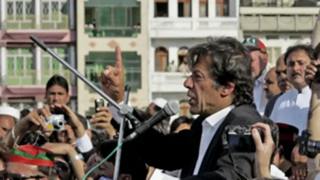 عمران خان نے مینگورہ میں ایک جلسہ عام سے خطاب کیا