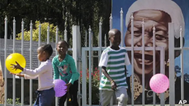 Retrato de Nelson Mandela em Soweto