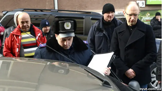 Арсеній Яценюк у Чернівцях із працівниками міліції 