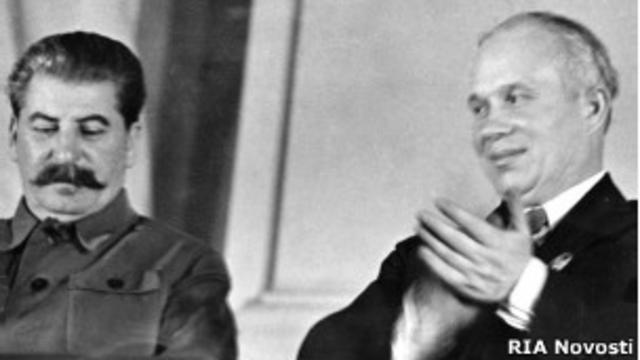 Иосиф Сталин и Никита Хрущев в президиуме X съезда комсомола (1936 г.)