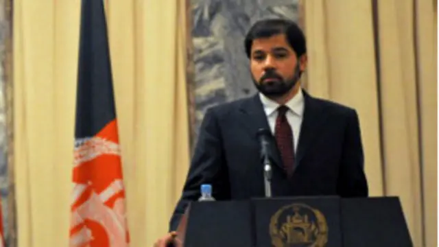 جاوید لودین پیشتر به عنوان سخنگو و رئیس دفتر حامد کرزی و سفیر افغانستان در ناروی و کانادا کار کرده است