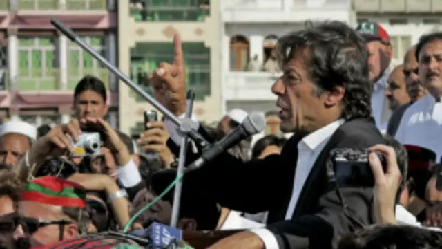 عمران خان کےخلاف اعتراض اٹھایا گیا کہ عمران خان کے ایک غیر ملکی خاتون سیتا وائٹ سے تعلقات رہے ہیں