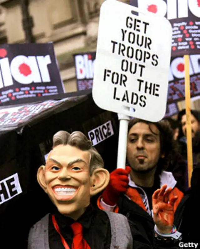 تونی بلر به رغم مخالفت‌های گسترده به عراق حمله کرد