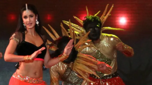 आईपीएल में क्रिकेट और बॉलिवुड का सफल मिश्रण है.