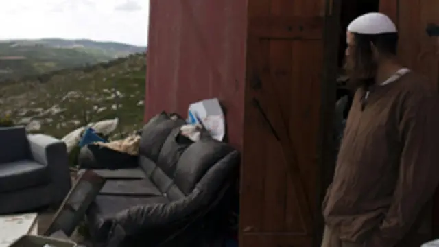 مستوطن في بؤرة استيطانية قرب نابلس