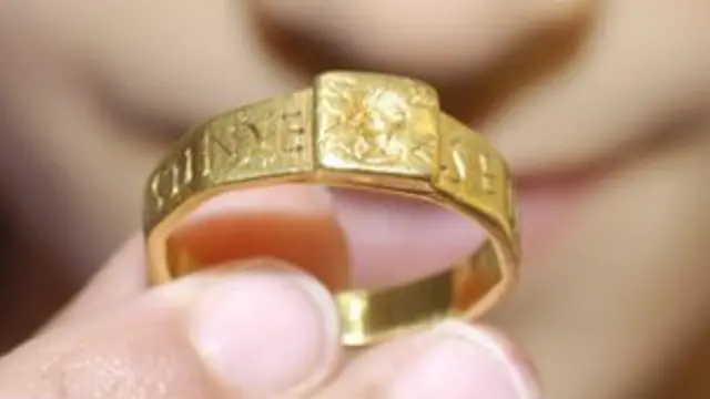 Exhiben el anillo que inspiro a J.R.R. Tolkien BBC News Mundo