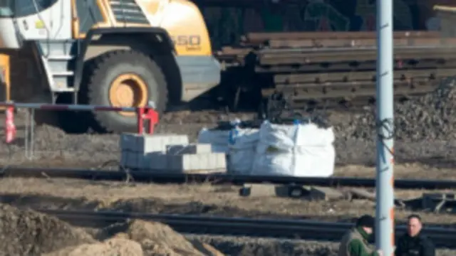 बर्लिन के मुख्य रेलवे स्टेशन के पास द्वितीय विश्व युद्ध के समय का बम मिला है