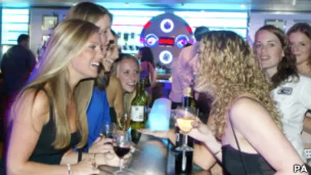 अध्ययन के मुताबिक शराब और धूम्रपान पर नियंत्रण करके कैंसर से बचा जा सकता है.