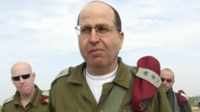 حذر يعلون من أن إسرائيل سترد على أي هجوم على اراضيها