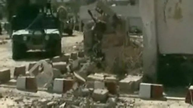 د چارواکو په وینا بريدکوونکي بریدکوونکي د ملي اردو په دوو رېنجر موټرو کې سيمې ته ورغلل