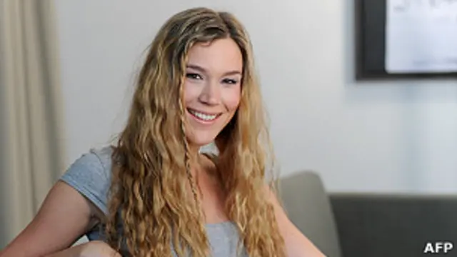 Penyanyi Joss Stone yang diancam akan dibunuh.