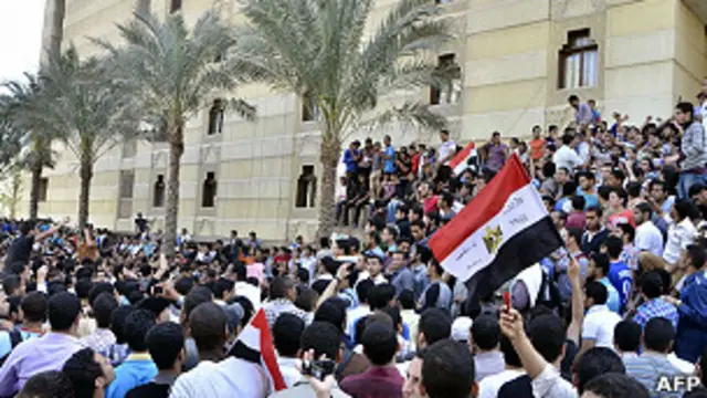 تقول الحكومة إن الاضطرابات واعمال العنف التي تشهدها البلاد تؤثر على الاقتصاد