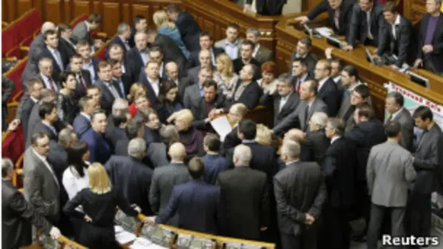 Арсений Яценюк в кругу сторонников