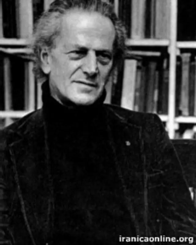 دوستی اِلوِل- ساتِن با خبرنگاری ایرانی و رفت و آمد به خانه او موجب آشنایی‌اش با پیرزنی به نام «مشدی‌گلین خانوم» شد