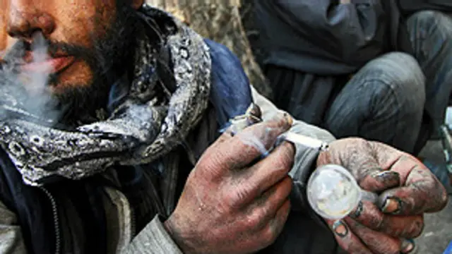 در هر سال حدود سه هزار نفر در ایران بر اثر مصرف مواد مخدر صنعتی می میرند