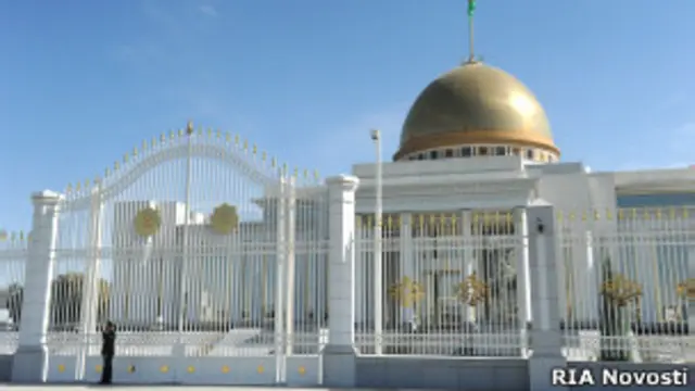 Президентский дворец "Огузхан" в Ашхабаде