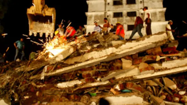 امدادی کارروائیاں جمعرات اور جمعہ کی درمیانی شب سے جاری ہیں