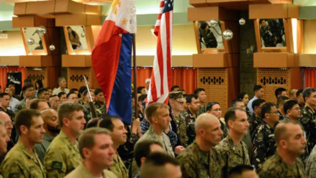 Binh lính Mỹ và Philippines trước khi bắt đầu cuộc tập trận thường niên 2013