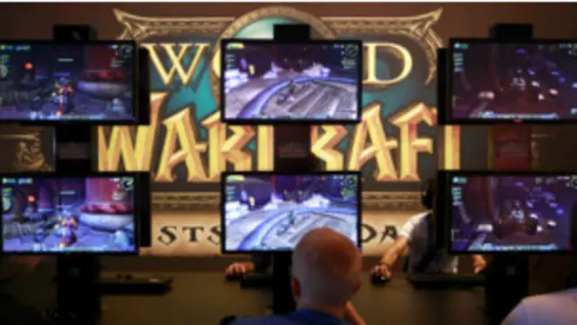 Niño jugando videojuegos