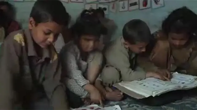 اقوامِ متحدہ کے مطابق پاکستان میں آٹھ کروڑ 30 لاکھ سے زیادہ افراد غربت کا شکار ہیں