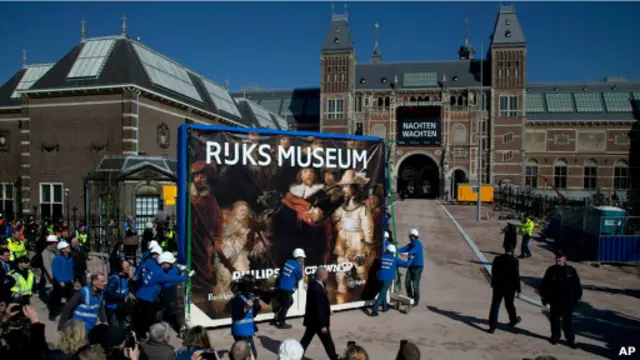 Eksterior musium ini dulu tidak disukai kaum Protestan, karena mirip katedral.