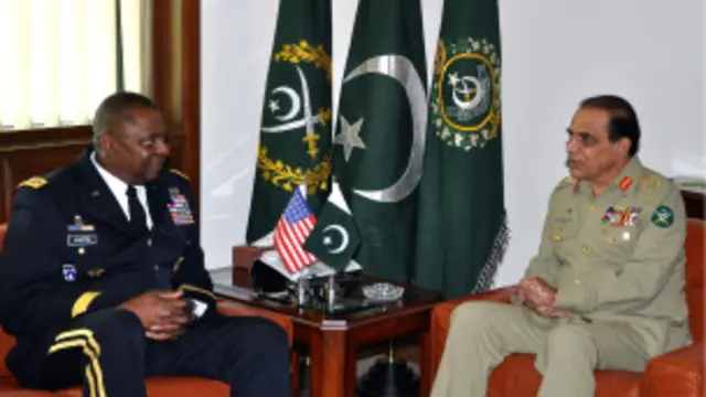 د مرکزي قومندانۍ مشر له پاکستاني پوځي مشرانو سره کتلي دي. 