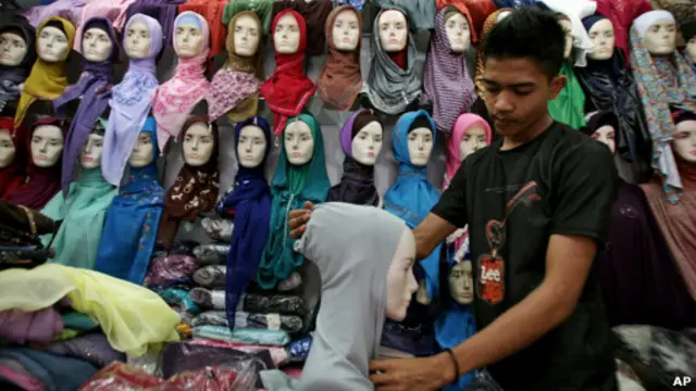 Warga Aceh mengharapkan polemik bendera dapat segera diselesaikan.