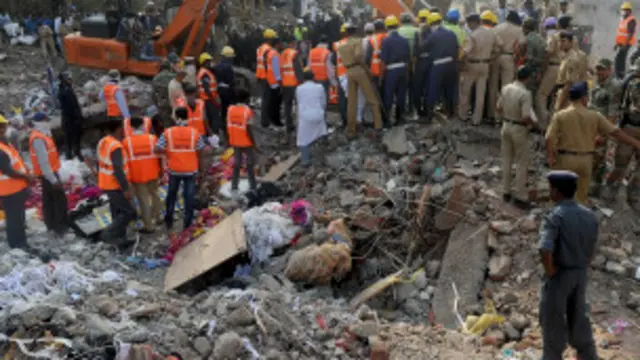 कुछ दिन पहले ही ठाणे में अवैध रूप से बनाई जा रही एक इमारत गिर गई थी. इस दुर्घटना में 74 लोगों की मृत्यु हुई थी