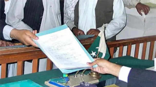 پاکستان میں کاغذاتِ نامزدگی کی جانچ پڑتال کا عمل 7 اپریل کو مکمل ہو رہا ہے