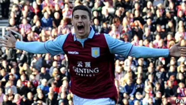 Mattew Lowton anotó el segundo gol de Aston Villa
