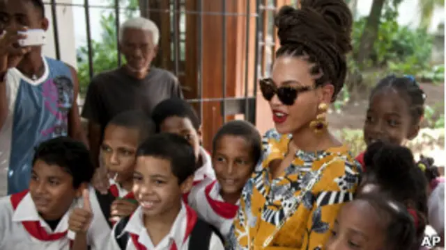 Béyoncé et son mari le rappeur Jay Z ont fait sensation à la Havane où ils venaient fêter le cinquième anniversaire de leur mariage. 