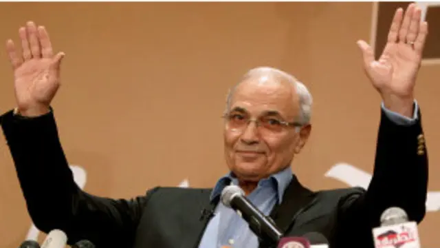 غادر شفيق إلى الإمارات بعد خسارته في الانتخابات الرئاسية في مواجهة محمد مرسي، مرشح الإخوان المسلمين.