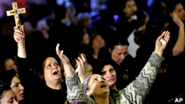 شارك آلاف في تشييع الجنازة