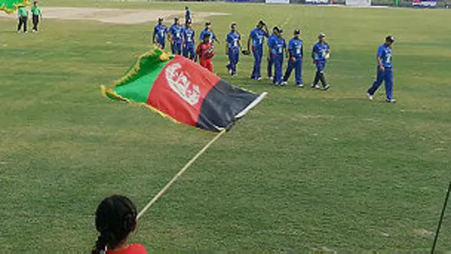 د نړۍ دا وخت لومړى نيم ساعت د افغانستان د کرېکټ لوبډلې بري ته بيل شوی.