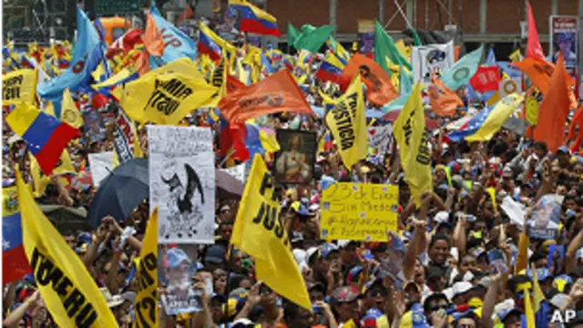 La oposición venezolana marcha en Caracas