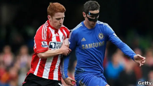 Fernando Torres del Chelsea y Jack Colback del Sunderland