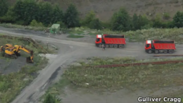 Самосвалы, груженые углем, в одном из регионов Украины