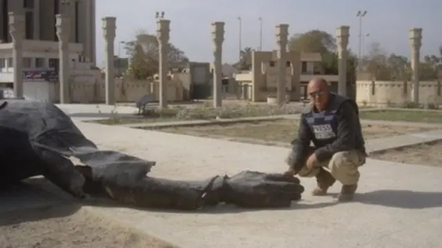 قال إيلي إن التمثال كان كاملا عندما رآه اول مرة ولكن راسه كان مبتورا