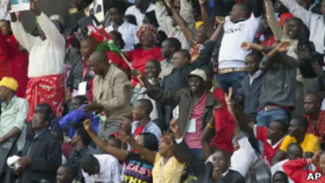 د کېنيا د سترې محکمې له لوري په ټاکنو کې د ښاغلي کينياتا د بري له تاييد وروسته، هغه وويل حکومت به يې له توپير پرته له ټولو کينيايانو سره په گډه کار وکړي