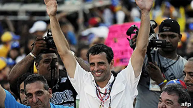Hanrique Capriles durante campanha na Venezuela (foto: AFP)
