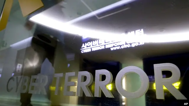 Badan intelijen Korsel (NIS) mengatakan kepada para anggota parlemen Korsel bahwa Korut baru-baru ini melancarkan serangan siber dan berhasil menyadap telepon seluler milik 40 pejabat keamanan. 